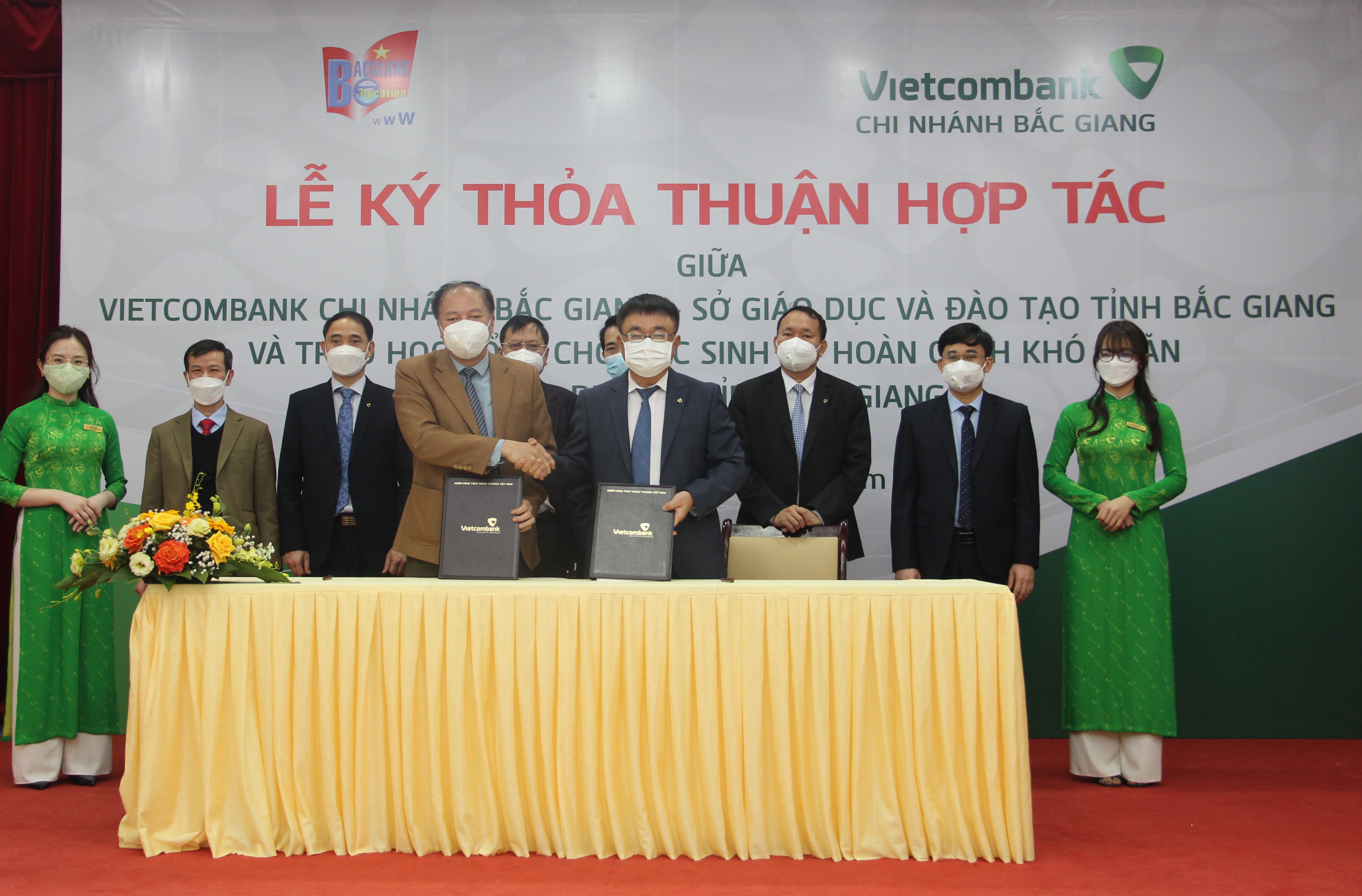 Vietcombank Bắc Giang tổ chức lễ ký thỏa thuận hợp tác với Sở Giáo dục và đào tạo tỉnh Bắc Giang 