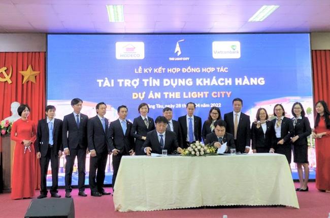Vietcombank Vũng Tàu và Hodeco ký kết hợp tác tài trợ tín dụng khách hàng dự án The Light Citi