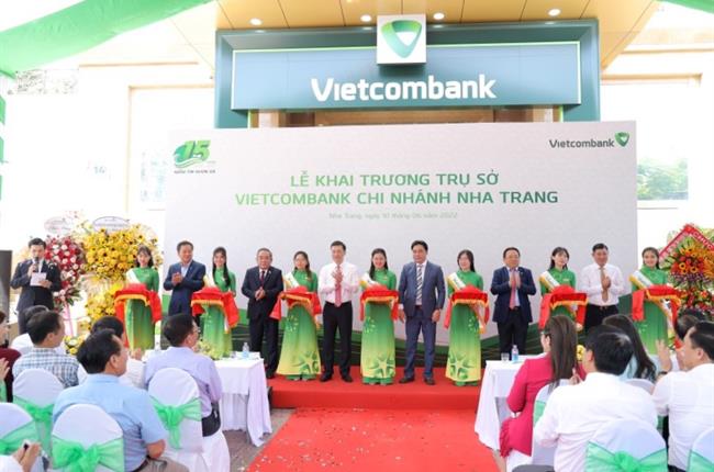 Vietcombank Nha Trang kỷ niệm 15 năm thành lập, khánh thành trụ sở mới và tổ chức hội nghị khách hàng năm 2022