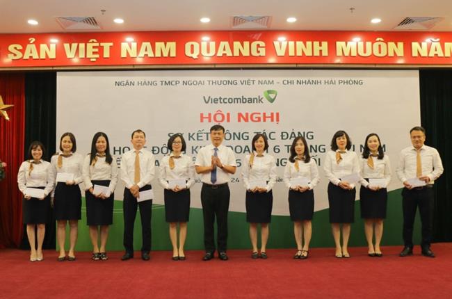  Vietcombank Hải Phòng sơ kết công tác Đảng và hoạt động kinh doanh 6 tháng đầu năm 2022
