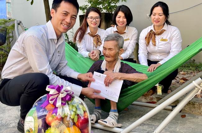 Vietcombank Hưng Yên tham gia các hoạt động kỷ niệm ngày Thương binh - Liệt sĩ