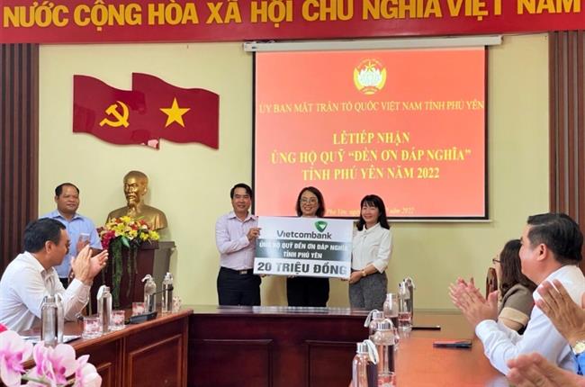 Vietcombank Phú Yên ủng hộ quỹ đền ơn đáp nghĩa tỉnh Phú Yên