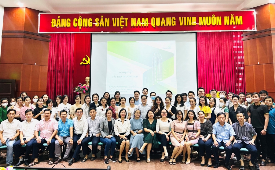 Đào tạo nghiệp vụ Tài trợ thương mại tại Vietcombank Long An  