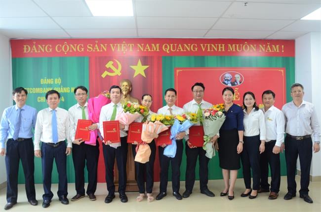 Vietcombank Quảng Nam tổ chức Lễ kết nạp Đảng viên mới