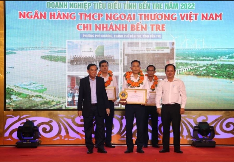 Vietcombank Bến Tre tham dự gặp mặt doanh nghiệp nhân kỷ niệm ngày doanh nhân Việt Nam