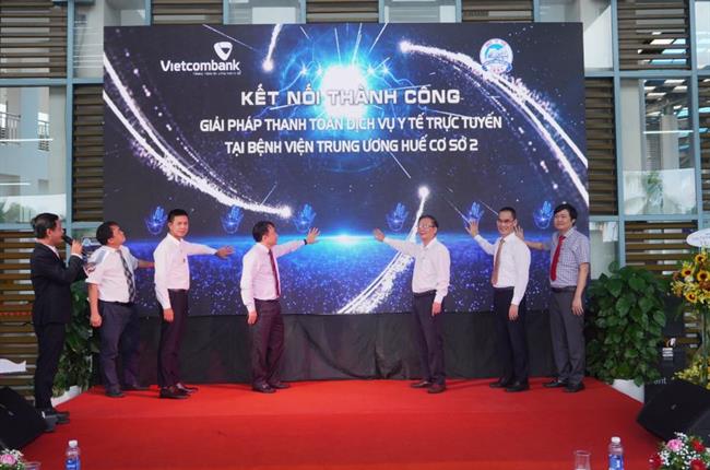 Vietcombank Huế tổ chức lễ ra mắt giải pháp thanh toán dịch vụ y tế trực tuyến tại Bệnh viện Trung ương Huế - cơ sở 2