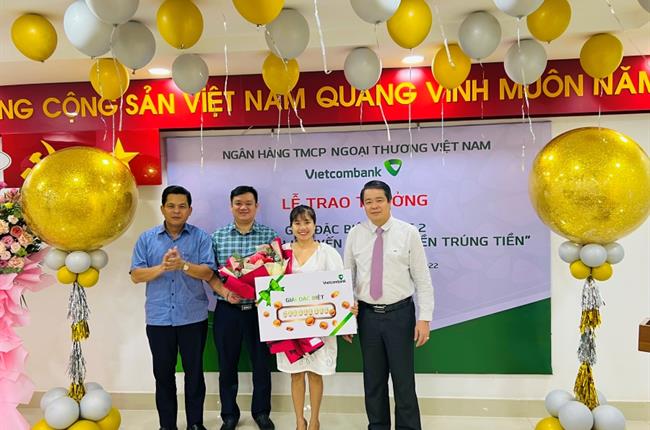 Vietcombank Tây Sài Gòn tổ chức trao thưởng giải đặc biệt chương trình khuyến mãi “gửi tiền trúng tiền”
