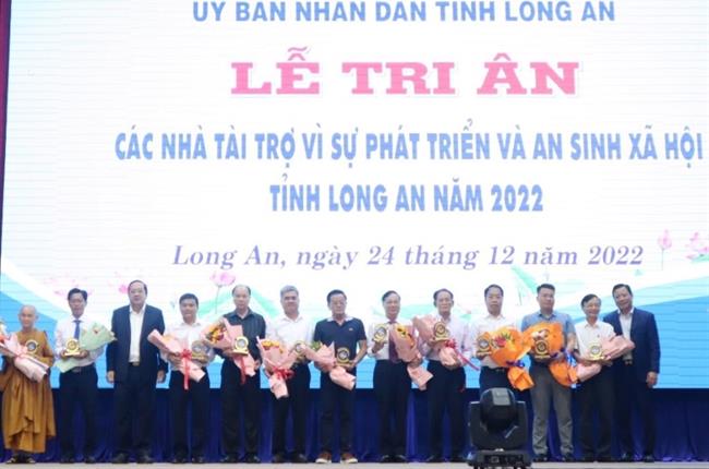 Vietcombank Long An được vinh danh đối với những đóng góp cho công tác an sinh xã hội