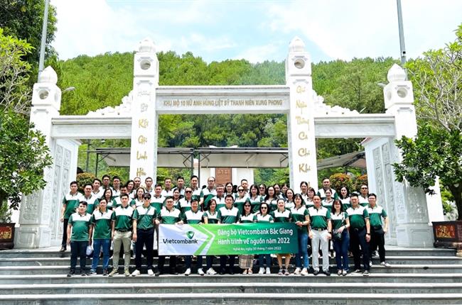 Đảng bộ Vietcombank Bắc Giang tổ chức chương trình về nguồn tại tỉnh Nghệ An