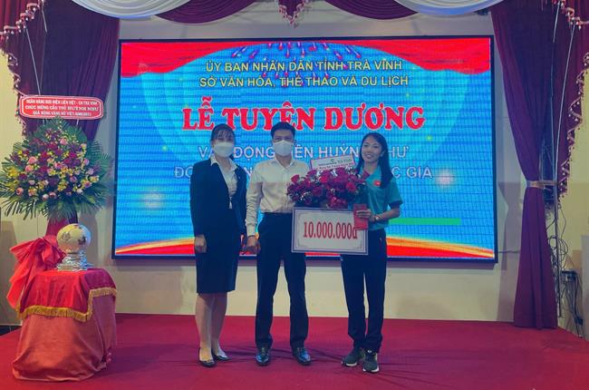 Vietcombank Trà Vinh tham dự lễ tuyên dương Huỳnh Như - Đội trưởng Đội tuyển bóng đá nữ Quốc gia
