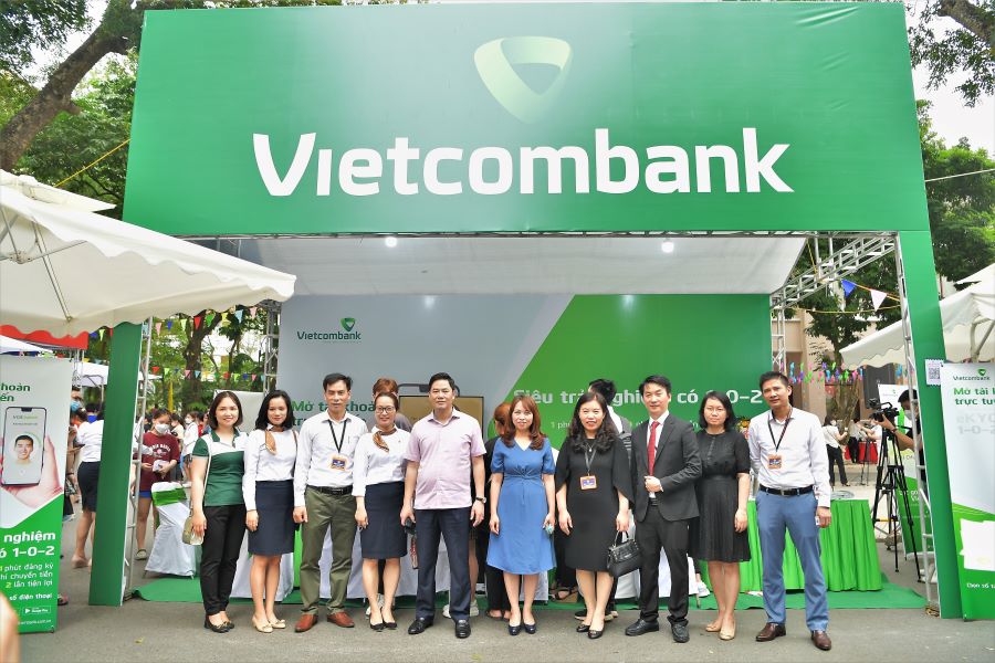 Vietcombank đồng hành cùng Hội chợ việc làm 2022 tại Học viện Ngân hàng