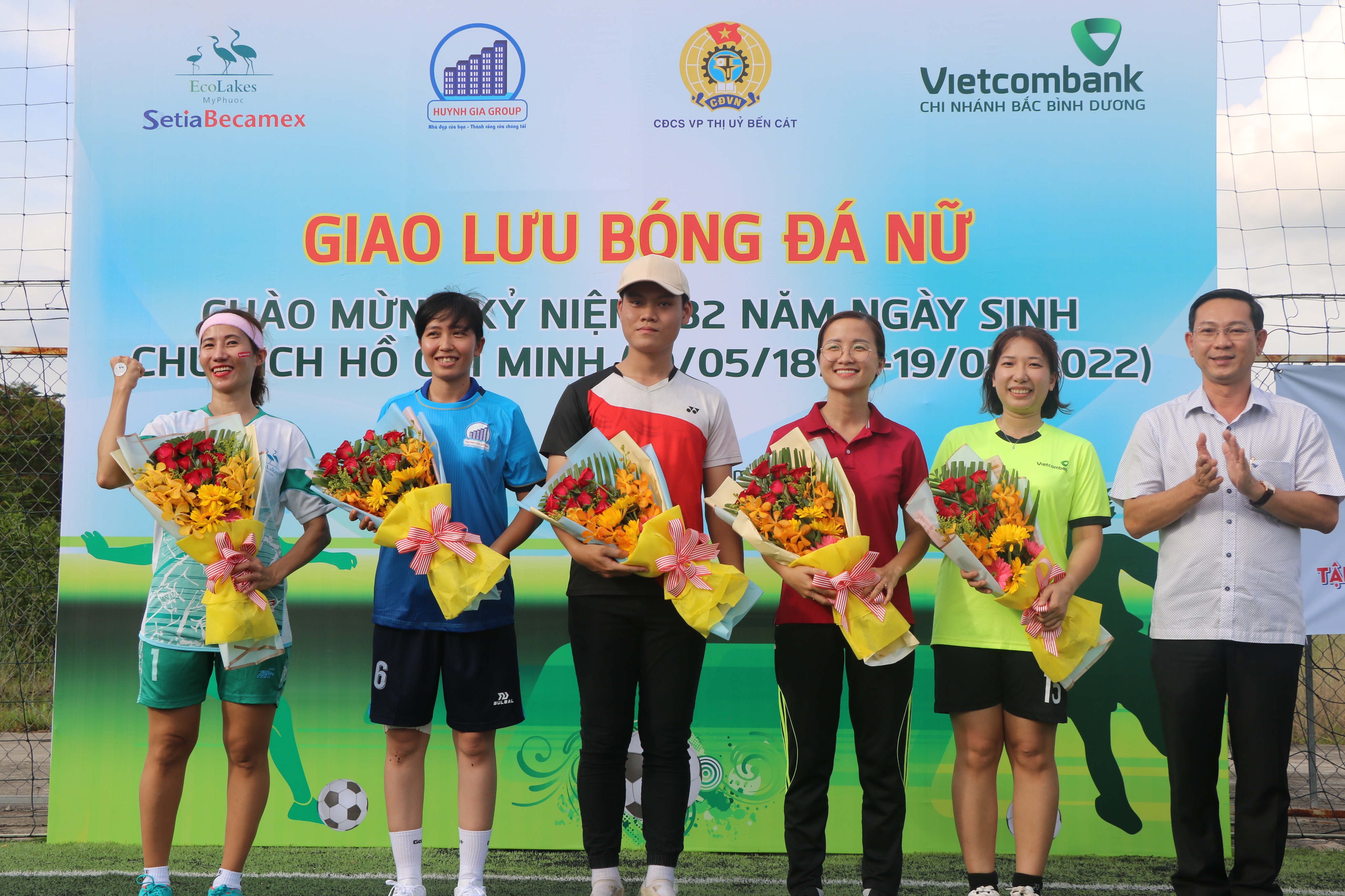  Vietcombank Bắc Bình Dương tổ chức giải bóng đá nữ
