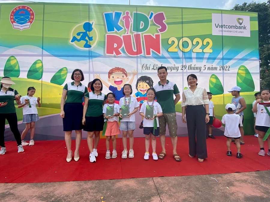 Vietcombank Chí Linh phối hợp trường Đại học Sao Đỏ tổ chức chương trình “Kids Run 2022”
