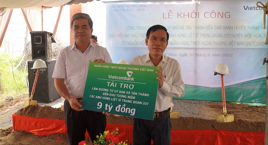  Vietcombank tài trợ kinh phí xây dựng đường nông thôn trị giá 9 tỷ đồng tại tỉnh Long An