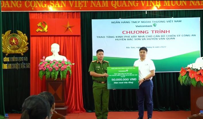 Đảng viên Khối Nhân sự Vietcombank với hành trình về nguồn tại tỉnh Lạng Sơn