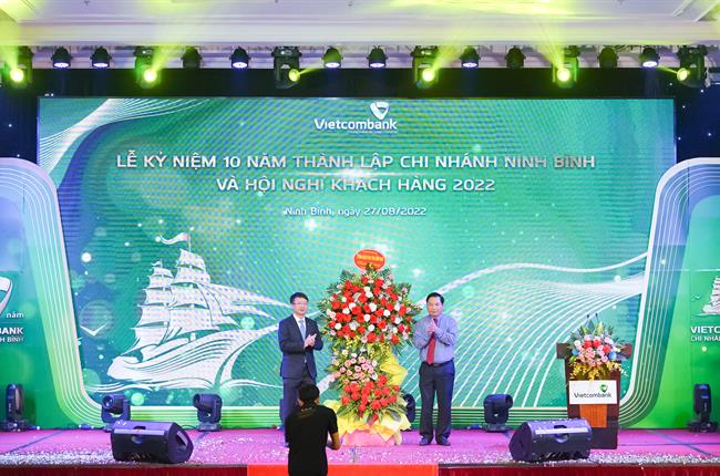 Vietcombank Ninh Bình tổ chức lễ kỷ niệm 10 năm thành lập và Hội nghi khách hàng năm 2022