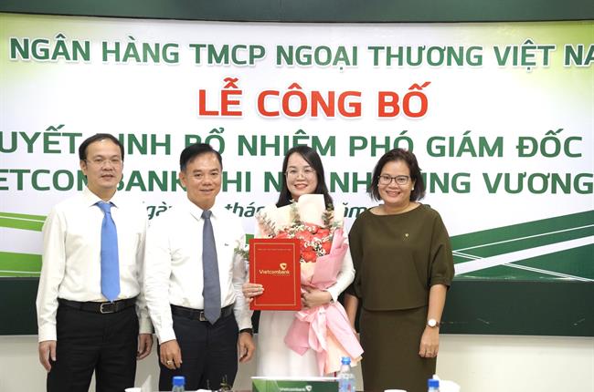 Vietcombank tổ chức lễ công bố quyết định nhân sự Phó Giám đốc Chi nhánh Hùng Vương
