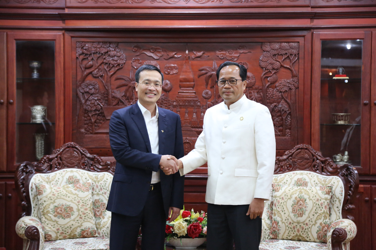 Chủ tịch HĐQT Vietcombank thăm và chào xã giao Thống đốc NHNN Lào