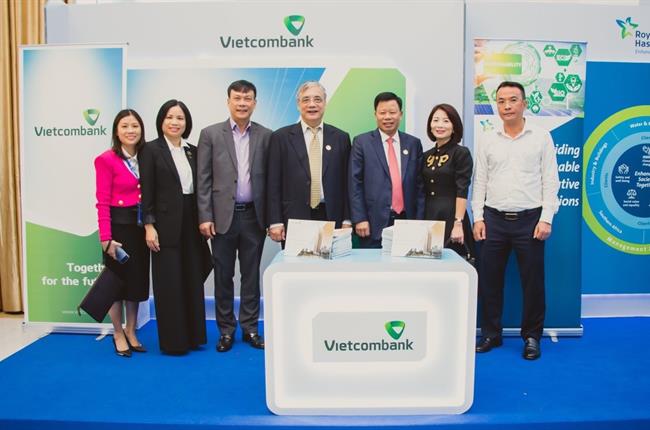 Vietcombank tham dự chương trình kỉ niệm 25 năm ngày thành lập Công ty Cổ phần Khu công nghiệp Đình Vũ (DEEP C)