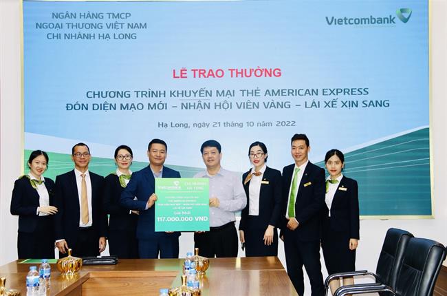 Vietcombank Hạ Long trao thưởng chương trình khuyến mại thẻ American Express “Đón diện mạo mới - Nhận hội viên vàng - Lái xế xịn sang”