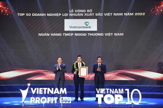 Vietcombank dẫn đầu các ngân hàng trong Top 10 doanh nghiệp lợi nhuận tốt nhất Việt Nam