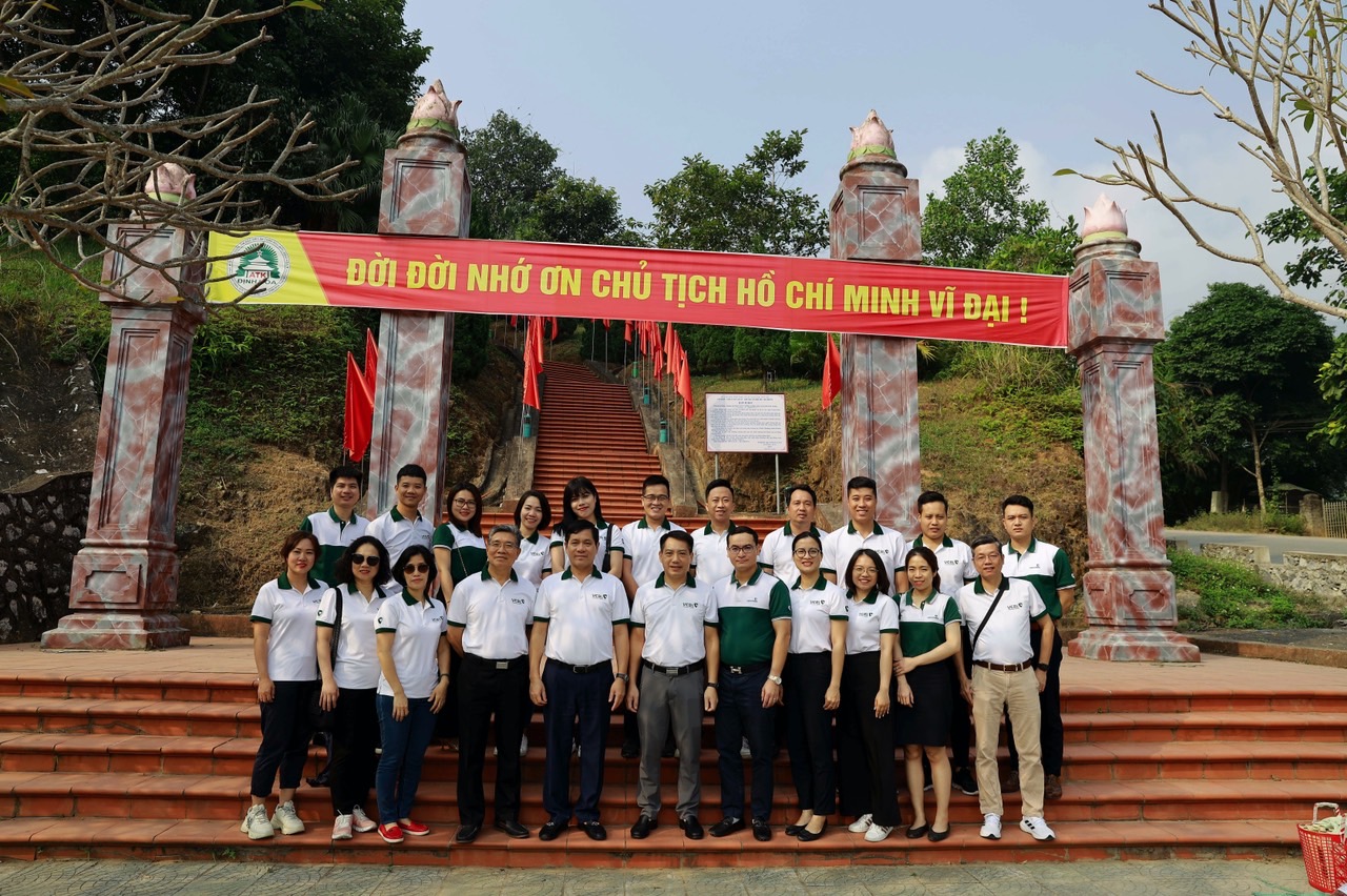 Công ty cho thuê tài chính Vietcombank tổ chức chương trình  về nguồn và An sinh xã hội tại tỉnh Thái Nguyên