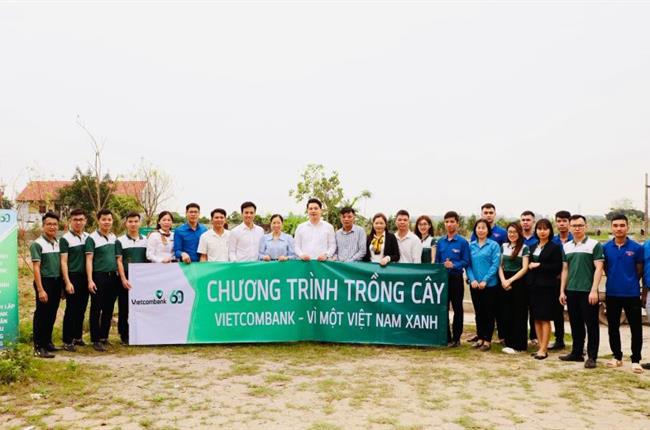 Vietcombank Hưng Yên  trồng  1.000 cây xanh trong chương trình “Vietcombank - Vì một Việt Nam xanh” 