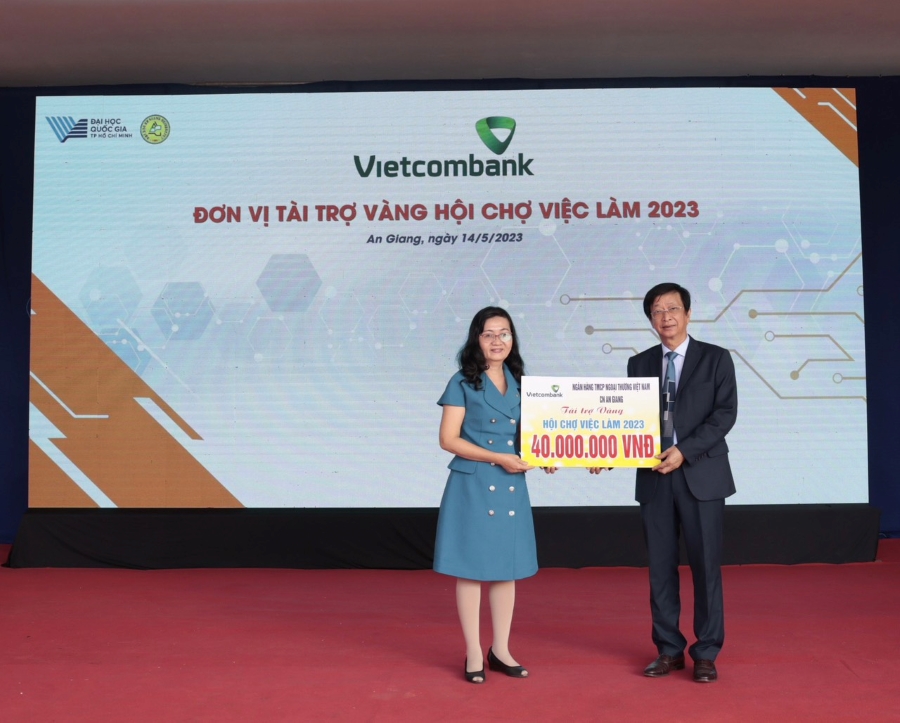 Vietcombank An Giang tham gia Hội chợ việc làm năm 2023 tại Trường Đại học An Giang