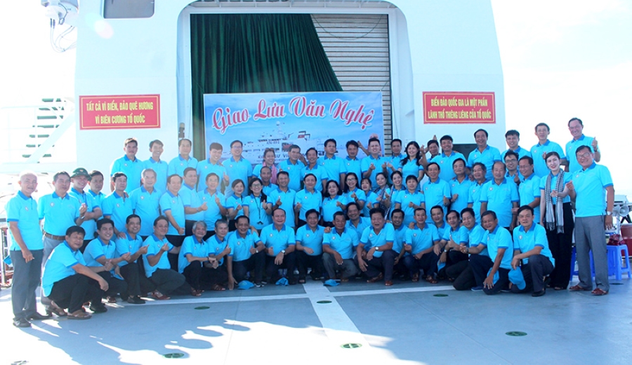 Vietcombank Đồng Tháp tham gia đoàn công tác thăm các huyện đảo Trường Sa và nhà giàn DK-I
