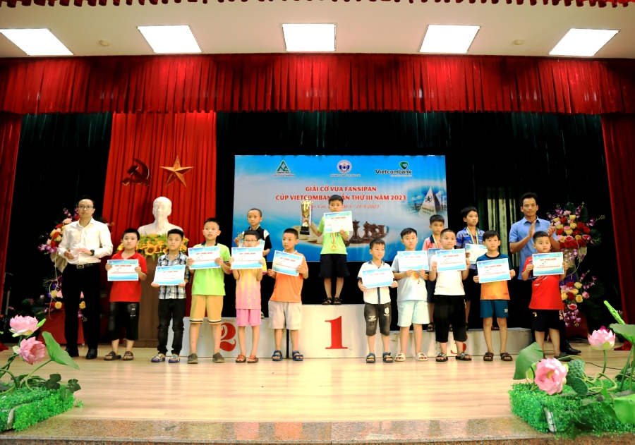 Vietcombank Lào Cai tổ chức thành công giải cờ vua Fansipan tranh cup Vietcombank lần thứ III