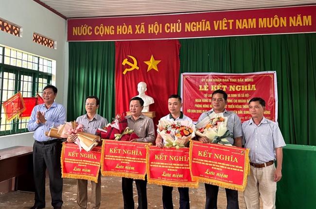 Vietcombank Đăk Nông kết nghĩa với vùng đồng bào Bon Ding Lie