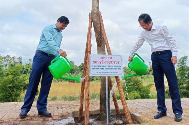 Vietcombank Kon Tum trồng 1000 cây xanh trên địa bàn thành phố