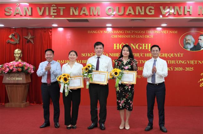 Đảng bộ Vietcombank Sở giao dịch tổ chức hội nghị sơ kết giữa nhiệm kỳ 2020 - 2025 