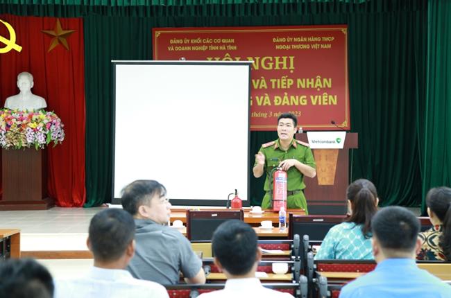 Vietcombank Hà Tĩnh tổ chức tập huấn và diễn tập PCCC và CHCN năm 2023