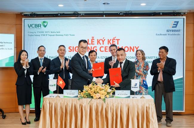 Công ty Kiều hối Vietcombank và công ty Công nghệ Tài chính EzyRemit ký kết hợp tác toàn diện