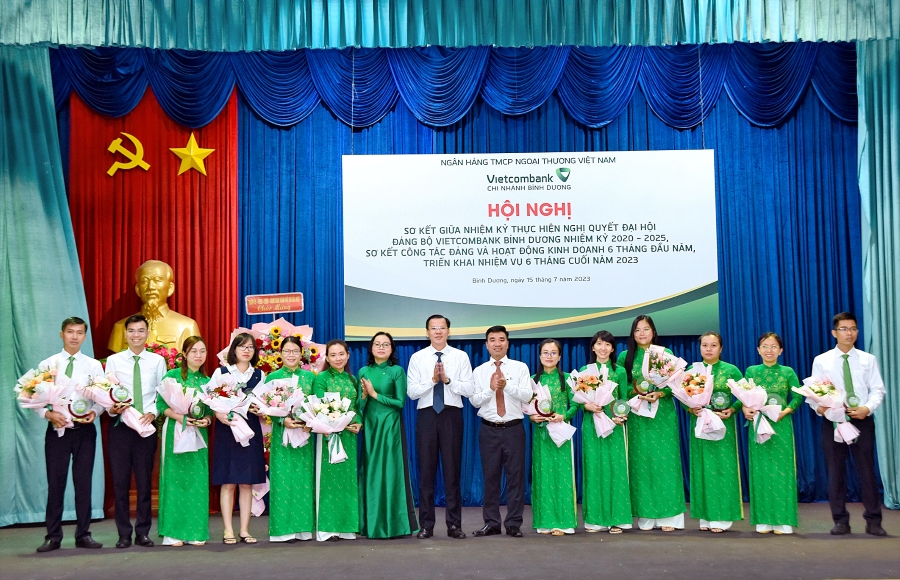Vietcombank Bình Dương tổ chức hội nghị sơ kết công tác Đảng, hoạt động kinh doanh và triển khai nhiệm vụ 6 tháng cuối năm 2023