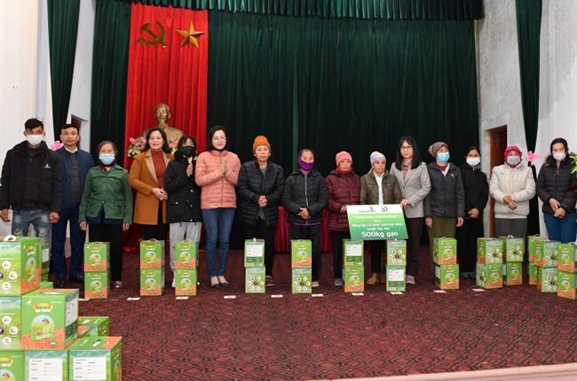 Công đoàn Vietcombank trao 500 kg gạo tặng đồng bào có hoàn cảnh khó khăn xã Bắc Sơn, huyện Sóc Sơn, TP Hà Nội