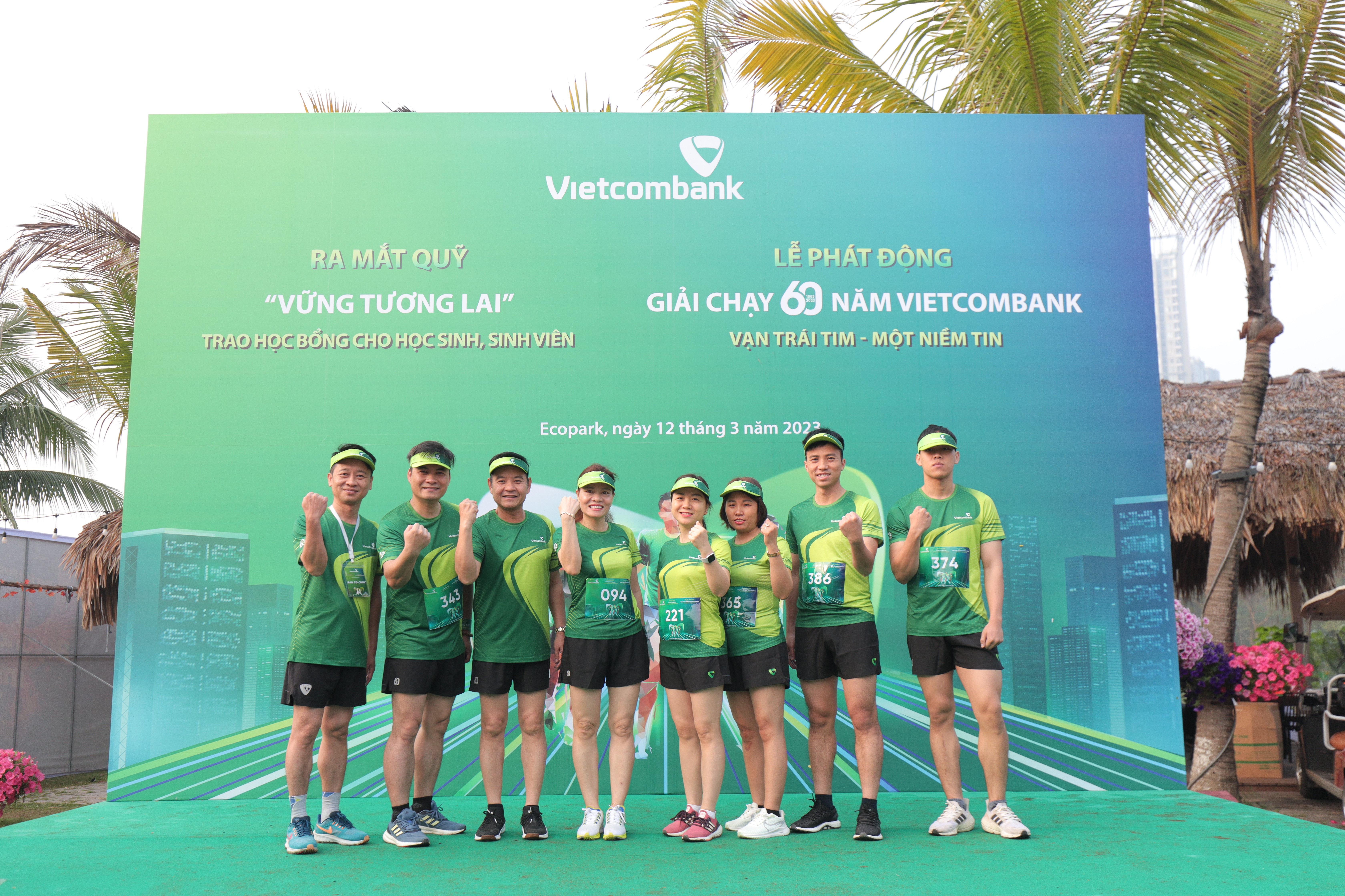 Vietcombank Hưng Yên tổ chức giải chạy Vietcombank 60 năm “Vạn trái tim - Một niềm tin” 