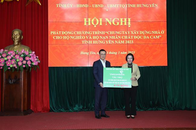 Vietcombank tài trợ kinh phí xây dựng nhà ở cho hộ nghèo và hộ nạn nhân chất độc da cam tỉnh Hưng Yên