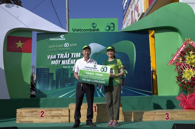 Vietcombank Bắc Đắk Lắk tổ chức thành công giải chạy 60 năm Vietcombank “Vạn trái tim - Một niềm tin” và hoạt động hiến máu tình nguyện: “Trao giọt hồng - Trao yêu thương”
