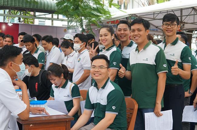 Vietcombank Kiên Giang tổ chức thành công chương trình “Trao giọt hồng - Trao yêu thương” chào mừng 60 năm thành lập Vietcombank