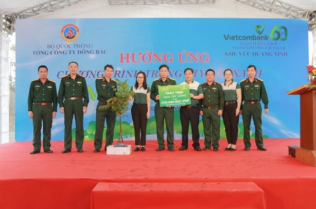 Các chi nhánh Vietcombank tại Quảng Ninh tổ chức chương trình trồng cây “Vì một Việt Nam xanh”
