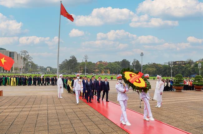 Đoàn đại biểu Đảng bộ Vietcombank tổ chức Lễ báo công dâng Bác