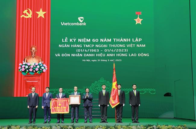  Vietcombank tổ chức lễ kỷ niệm 60 năm ngày thành lập và đón nhận danh hiệu Anh hùng Lao động  