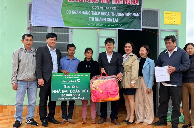 Vietcombank Gia Lai trao tặng 5 căn nhà tình nghĩa trên địa bàn tỉnh 