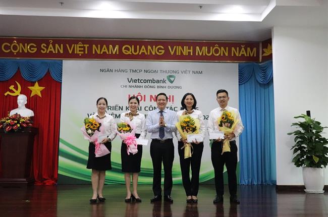 Vietcombank Đông Bình Dương tổ chức hội nghị triển khai công tác Đảng và nhiệm vụ kinh doanh năm 2023