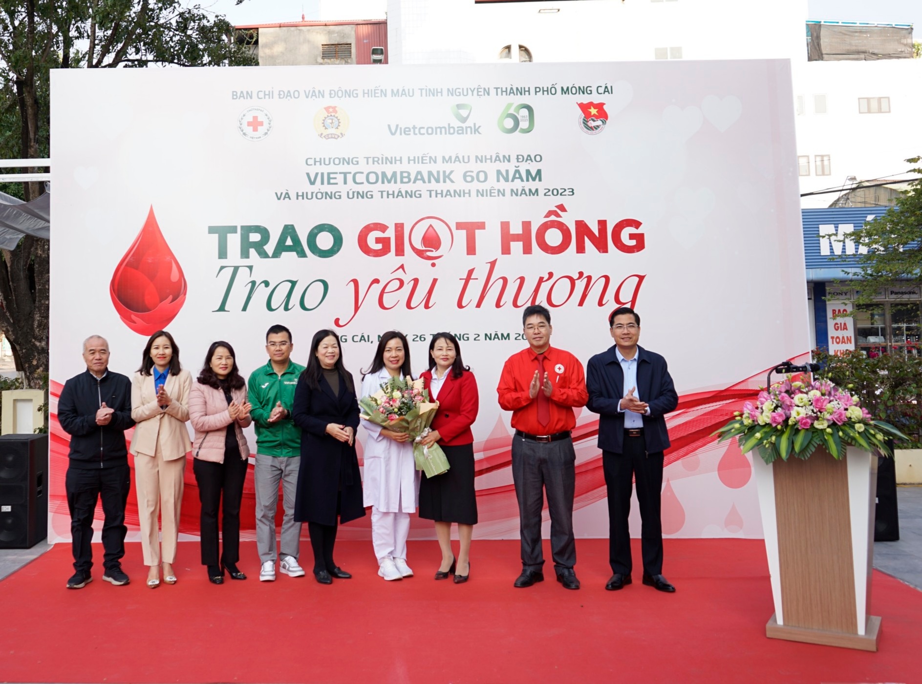Vietcombank Móng Cái tổ chức chương trình hiến máu nhân đạo Vietcombank 60 năm “Trao giọt hồng - Trao yêu thương”