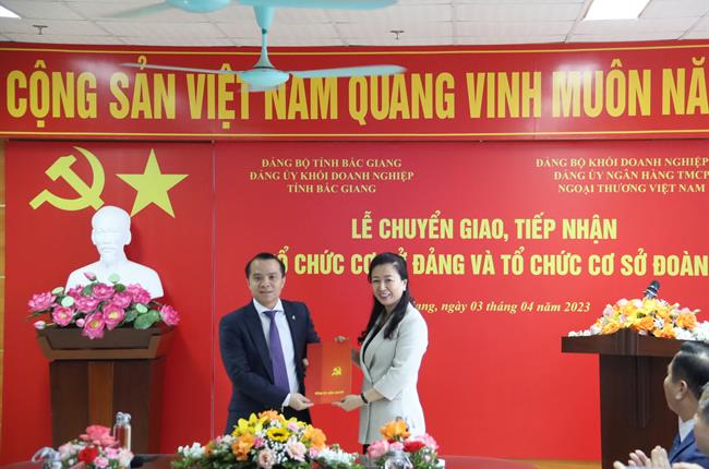 Lễ chuyển giao Đảng bộ Vietcombank Bắc Giang về Đảng bộ Vietcombank
