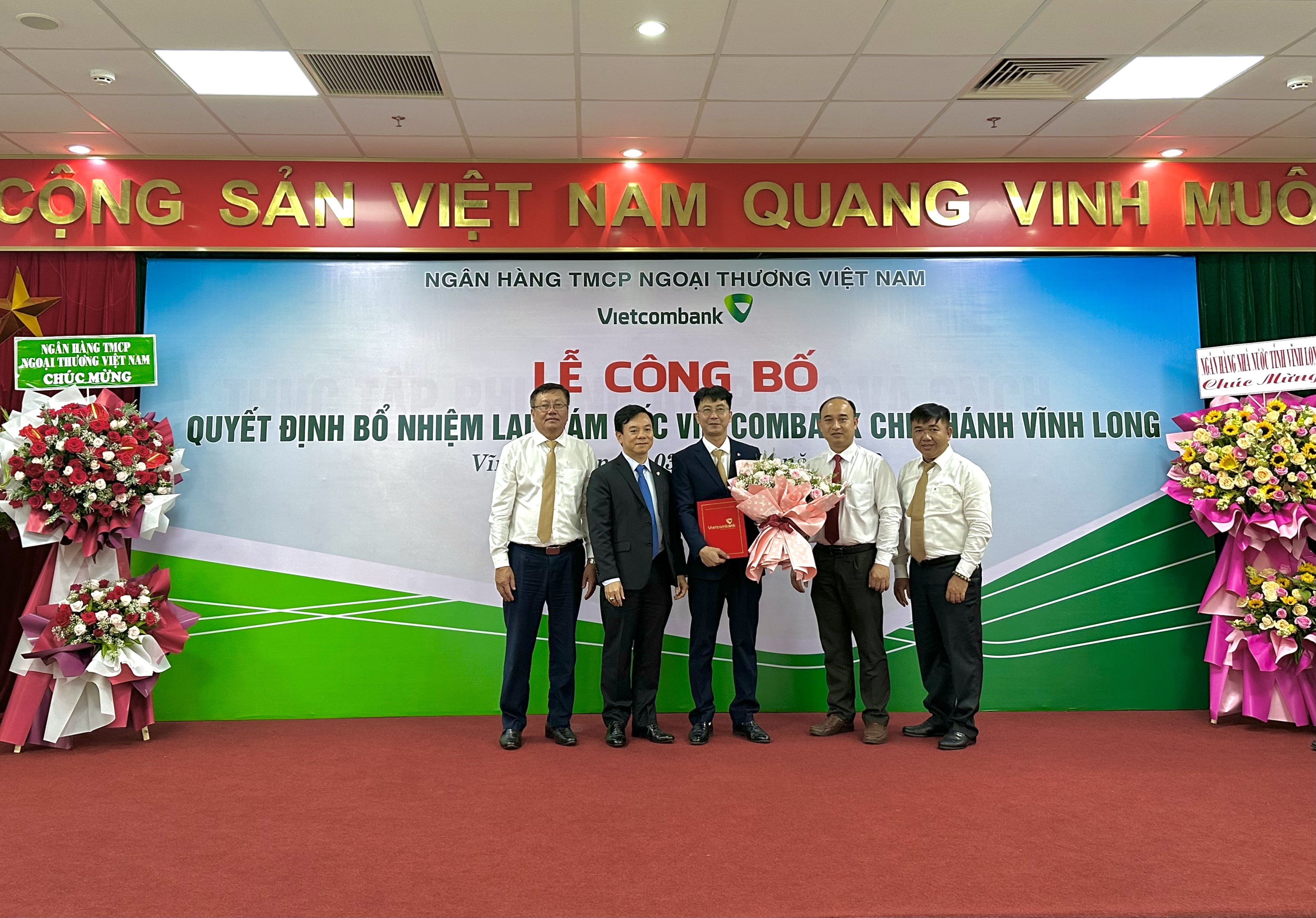 Vietcombank công bố quyết định bổ nhiệm lại giám đốc chi nhánh Vĩnh Long