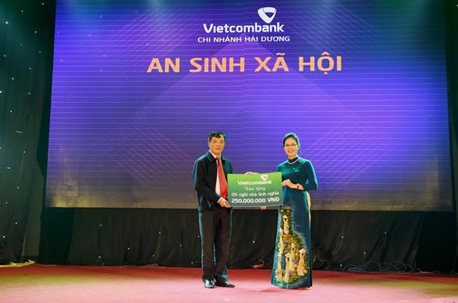 Vietcombank Hải Dương tổ chức Hội nghị tri ân khách hàng và Ngày hội văn hóa năm 2019 